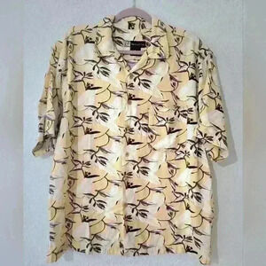 Mens Hawaiian button up shirt size large beach vacation
